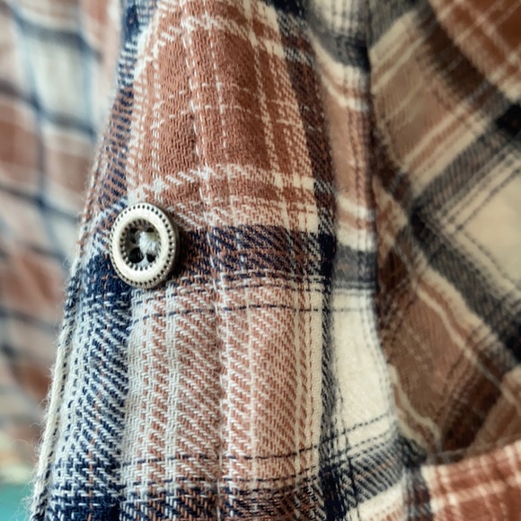 🤎Cold shoulder button down🤎 - Picture 4 of 6